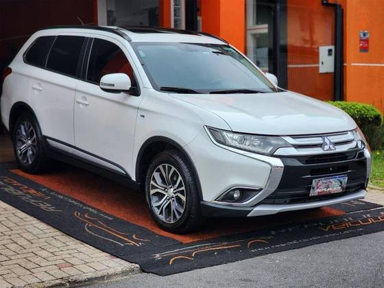 MITSUBISHI OUTLANDER 3.0 GT 4X4 V6 24V GASOLINA 4P AUTOMÁTICO MITSUBISHI OUTLANDER 3.0 GT 4X4 V6 24V GASOLINA 4P AUTOMÁTICO